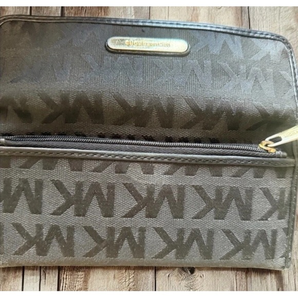 Michael Kors Austin Black Flat Continental Signature Wallet Leather Trim - Picture 13 of 16